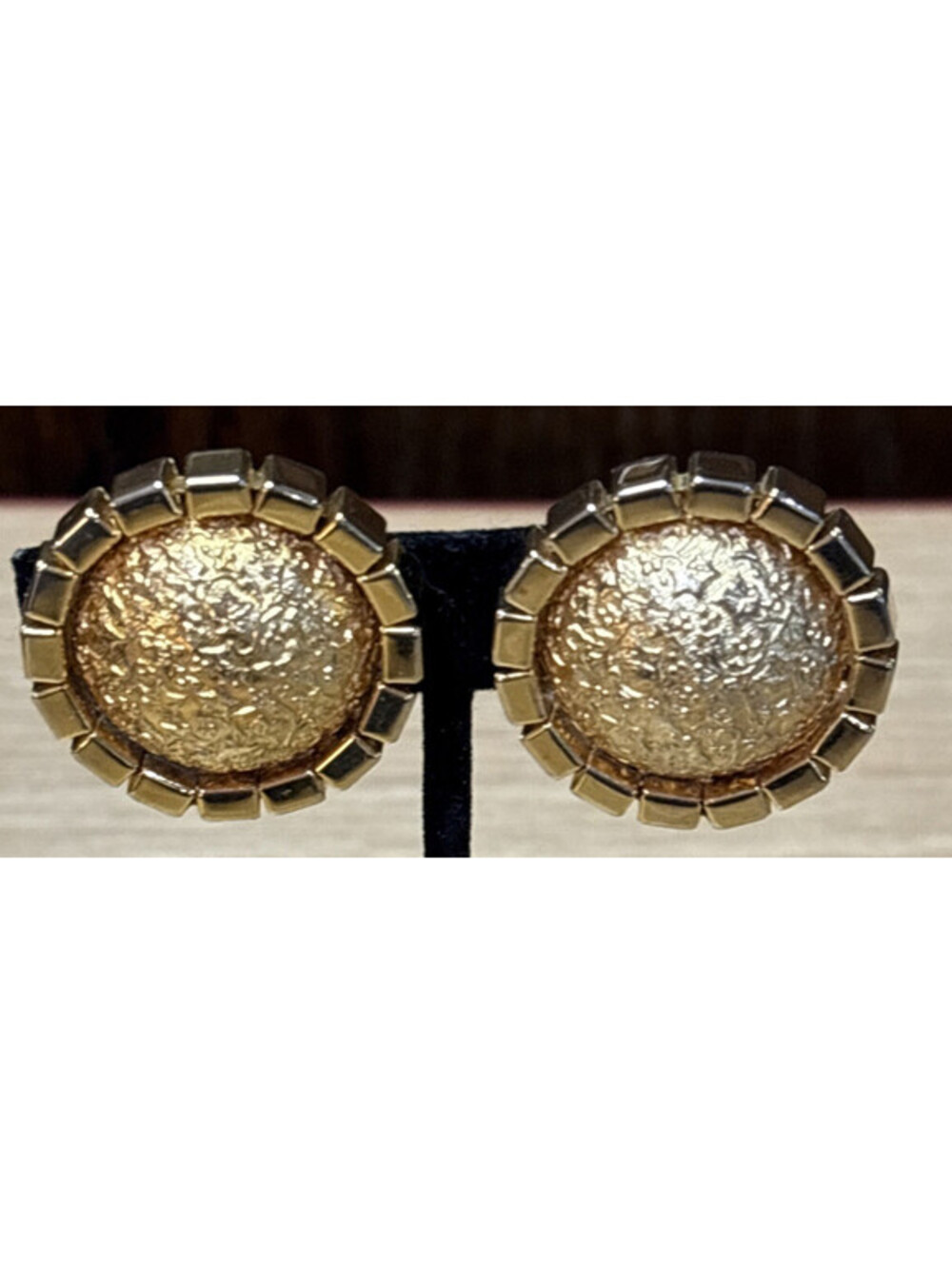 Vtg Hobe Earrings Clip-on Signed Goldtone Etched Grape Vine Sun Shaped 1.25"